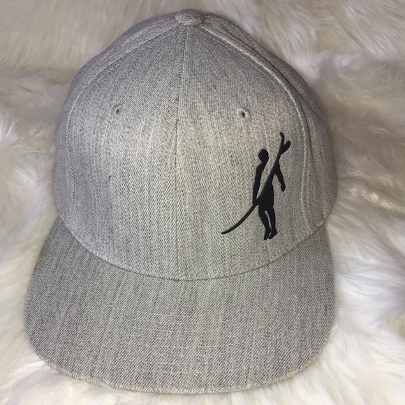 toes on the nose hat